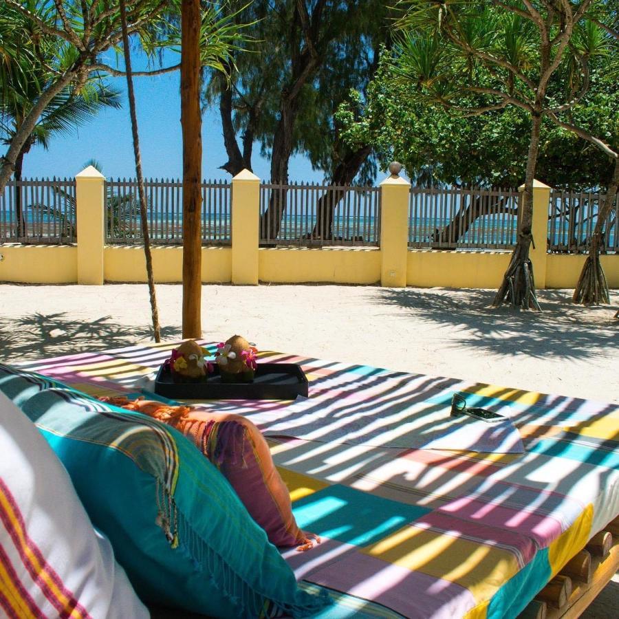 Zumzum Beach House Bed & Breakfast Kinondo Eksteriør bilde